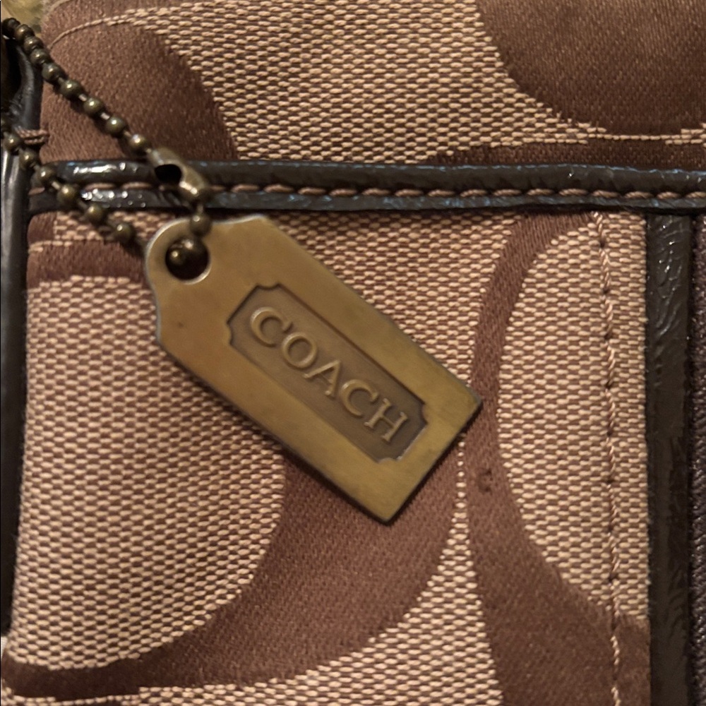 Coach brown and khaki signature swingpack crossbody - Like New - Picture 10 of 10